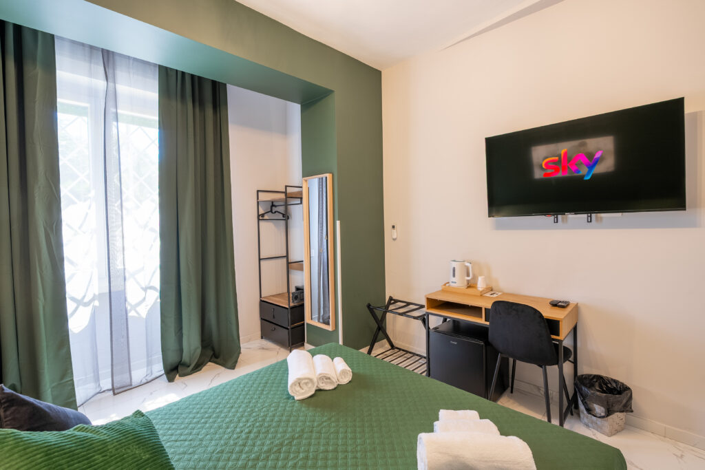 Stanza matrimoniale verde 006 di Olimpic Rome Luxury Rooms a Roma